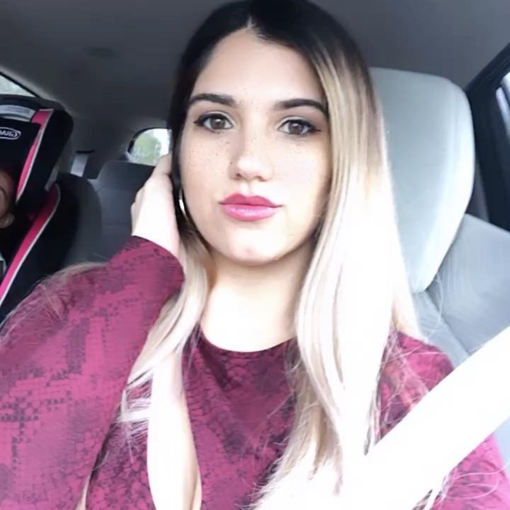 Meet your Posher, Yamila